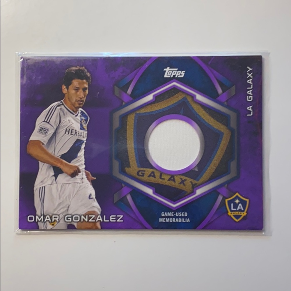 Omar Gonzales signed card
